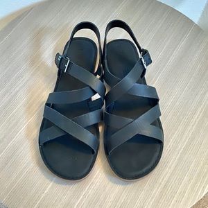 Tom’s Sicily sandals in sz. 9